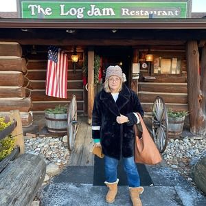 Meet your Posher, Beverly